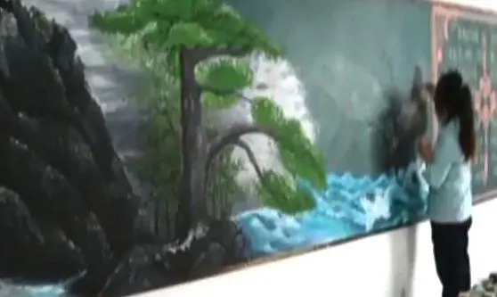 又一“扫地僧”火了！保洁阿姨3D黑板报惊艳全网 | 精选