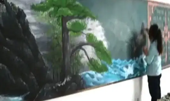 又一“扫地僧”火了！保洁阿姨3D黑板报惊艳全网 | 精选