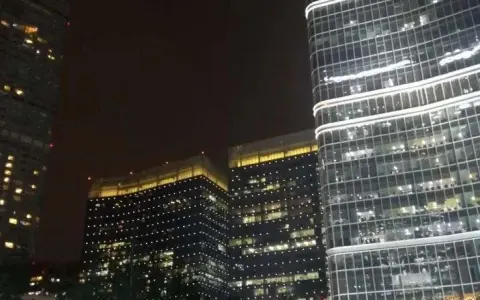 “凌晨4点的保温杯，帮我搞定了1亿的生意”