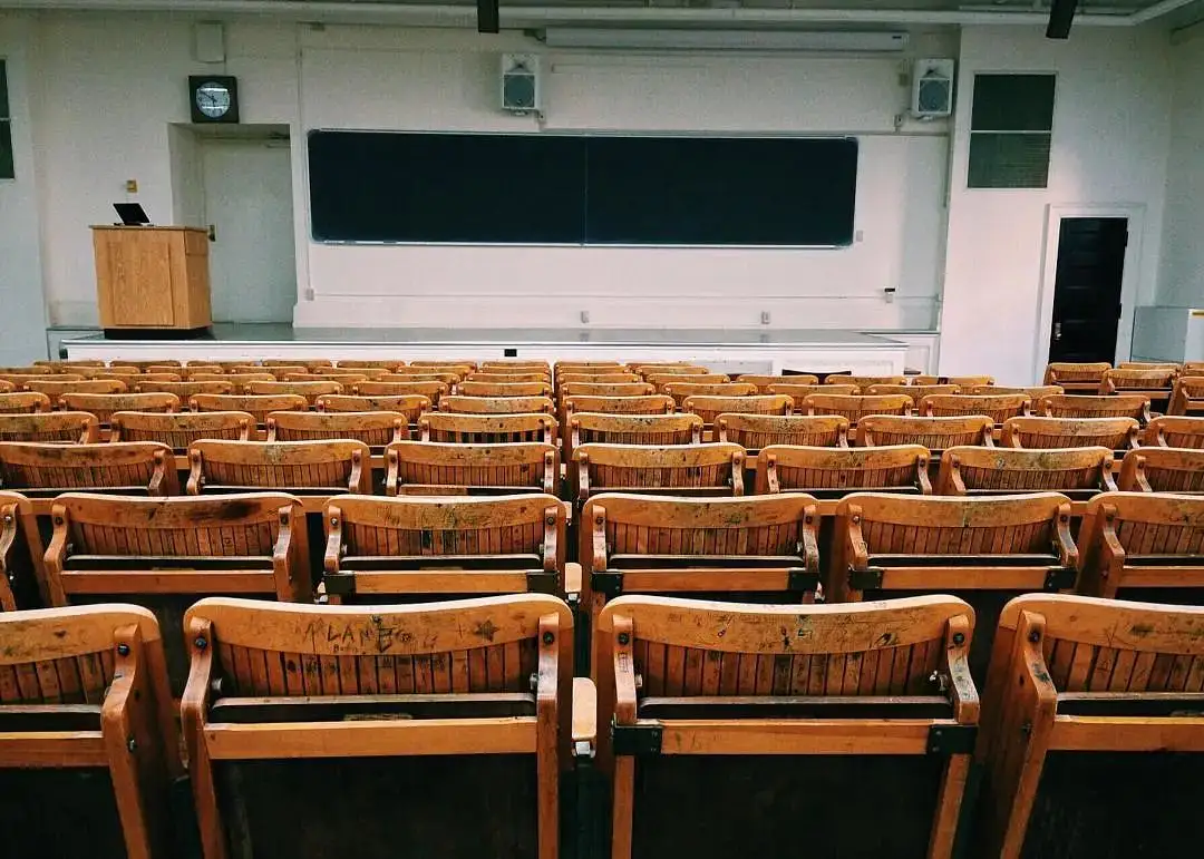 留学‖盘点英国留学10大热门专业，这里有最全最详细的信息！