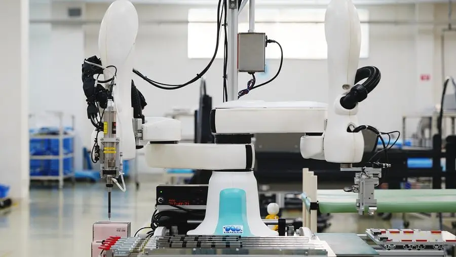 %title插图%num 小鹏新一代人形机器人IRON爆火:不止“真人颜值”,四大硬核实力改写行业格局